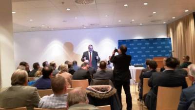 Auf der Wahlkreidelegiertenversammlung vom 14.11.2016 wurde MdB Professor Dr. Zimmer wieder zum Direktkandidaten fr unseren Bundestagswahlkreis 182 gewhlt. Er bedankt sich bei den Delegierten fr das Vertrauen. 