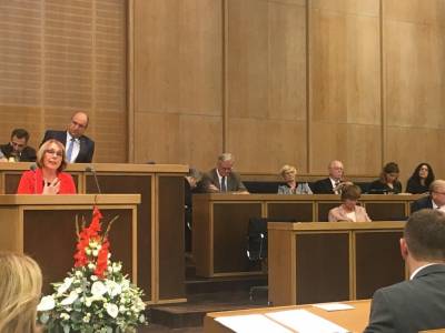 Stadtverordnetenversammlung vom 28.09.2017 - zu einem wirtschaftspolitischen Thema mit Stadtrat Frank , rechts auf der Magistratsbank