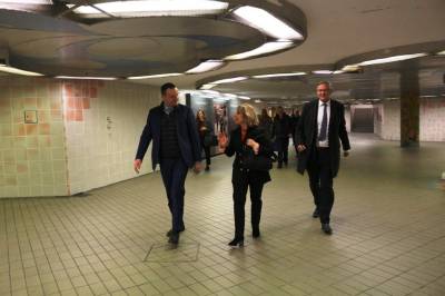 Landtagswahlkampfuntersttzung fr Dr. med. Ralf-Norbert Bartelt durch Bundesgesundheitsminister Jens Spahn: Rundgang durch Geschfte im Dornbusch am 24.10.2018 mit viel Prominenz