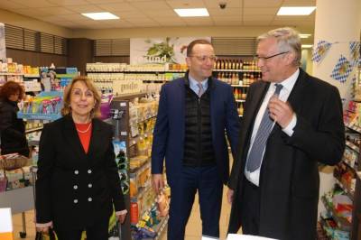 Landtagswahlkampfuntersttzung fr Dr. med. Ralf-Norbert Bartelt durch Bundesgesundheitsminister Jens Spahn: Rundgang durch Geschfte im Dornbusch am 24.10.2018 mit viel Prominenz