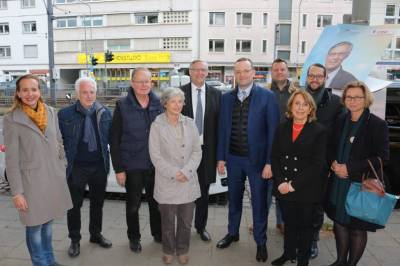Landtagswahlkampfuntersttzung fr Dr. med. Ralf-Norbert Bartelt durch Bundesgesundheitsminister Jens Spahn: Rundgang durch Geschfte im Dornbusch am 24.10.2018 mit viel Prominenz