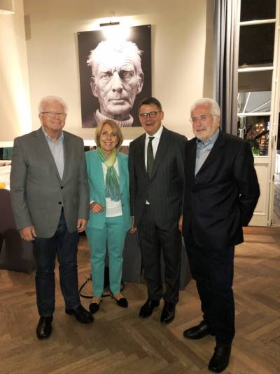 Jahresempfang der MIT
Frankfurt am 09.09.2019 im Liebighaus

v.l.: Lothar Stapf,
Christiane Loizides, Boris Rhein, Hans-Werner Wittmann