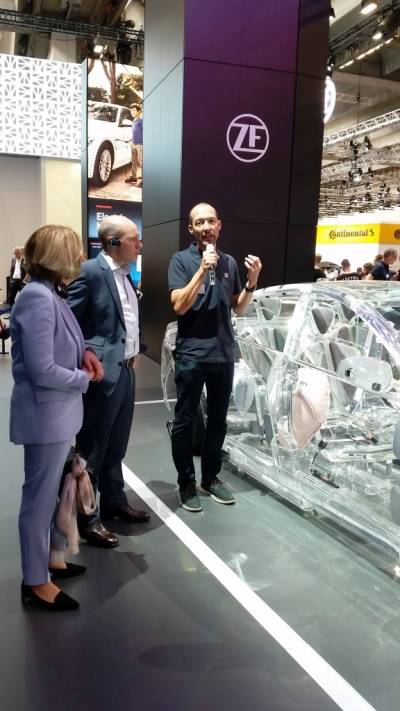 Besuch des Generalsekretrs Manfred Pentz und der wirtschaftspolitischen Sprecherin der CDU-Fraktion im Rmer, Christiane Loizides, auf der IAA am 12.09.2019.