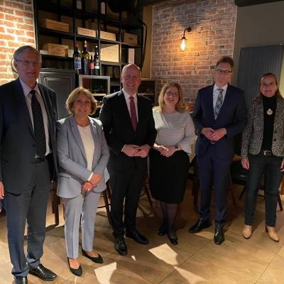 Vorstandsmitglieder der CDU Dornbusch mit den drei Ehrengsten auf dem Neujahrsempfang