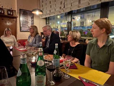 Die Vorsitzende mit Dr. Ralf-Norbert Bartelt, MdL und den Stadtverordneten Christiane Loizides sowie Sara Steinhardt