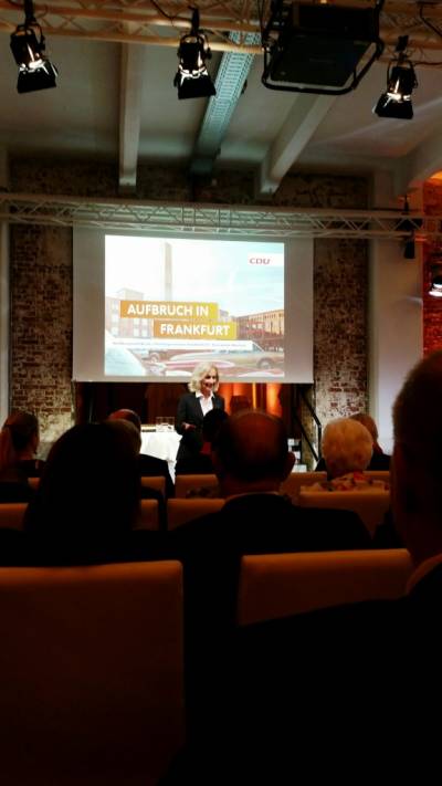 Dr. Bernadette Weyland bei Ihrer Rede zum Wahlkampfauftakt fr die OberbrgermeisterWahl im Februar 2018.